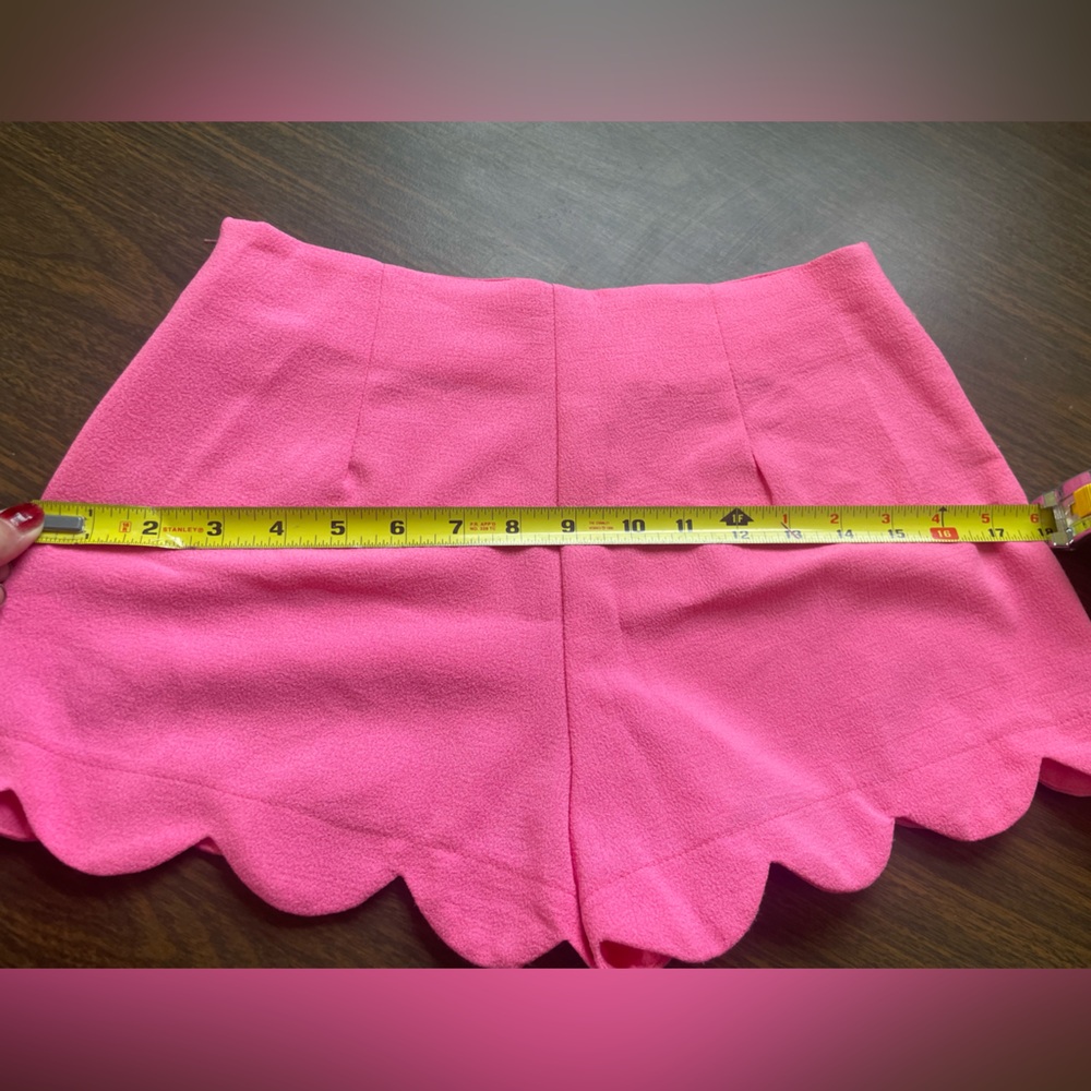 Pink sculpted hem shorts - Picture 6 of 6